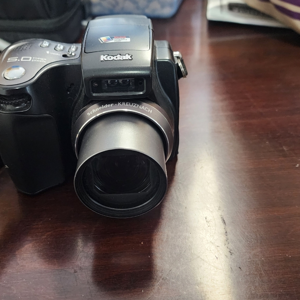 Kodak EasyShare Z7590 Black Digital Camera - 10X Zoom, 5.0 MP - Picture 11 of 16